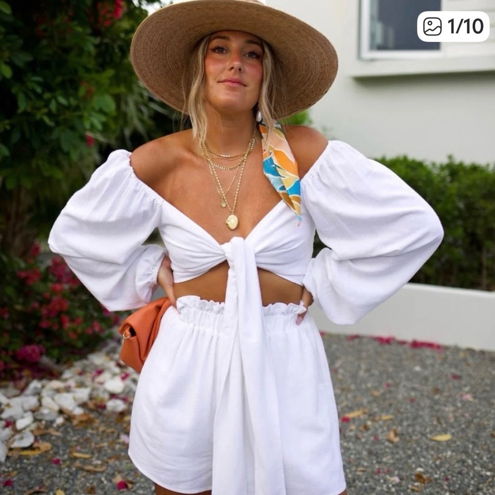 Vici White tie front crop Top medium new